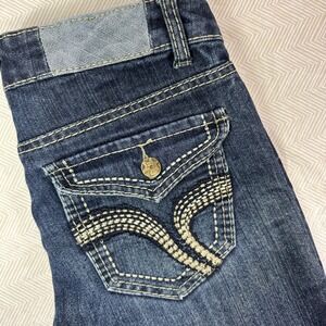 Vanilla Star Women Jr Jeans Shorts Sz 5 Distressed Embroidered Flap Pockets 28x7